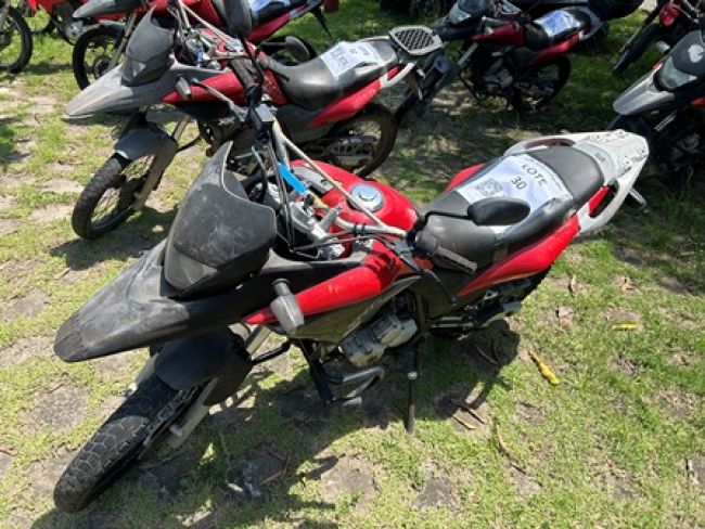 XRE300, ANO: 2011/2011