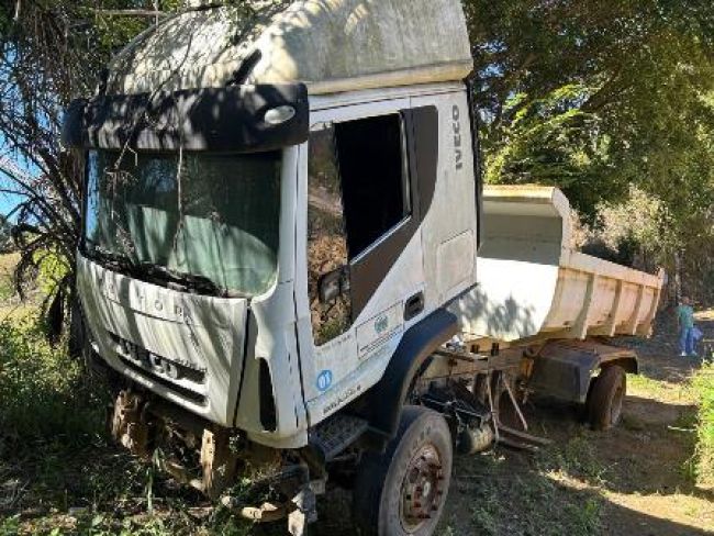 CAMINHÃO IVECO TECTOR 240E28S, ANO: 2016/2016 (SUCATA SEM MOTOR)