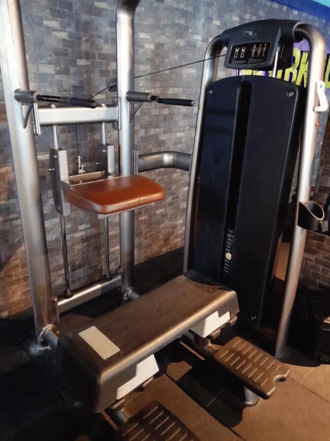 TRT13 - MÁQUINA  GRAVITON  MARCA TECHNOGYM