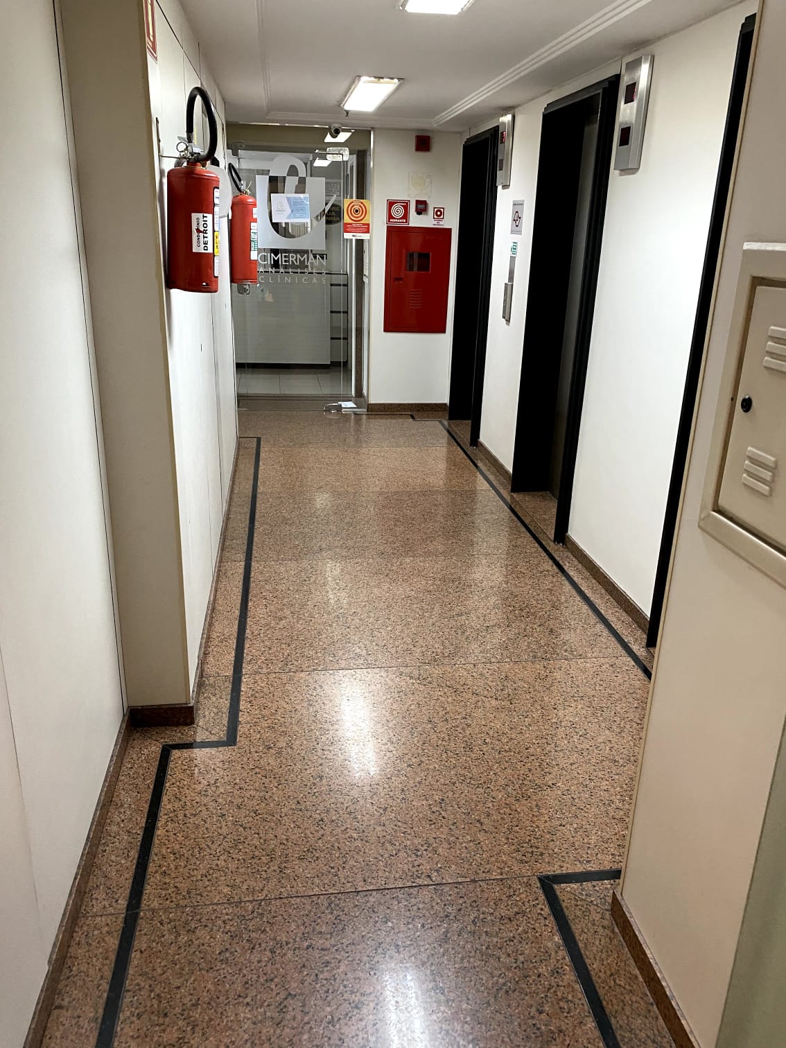 Salas Comerciais - nº 155,156,157 e 158