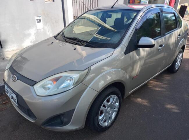 Veículo -  Ford Fiesta Sedan, Iacanga/SP