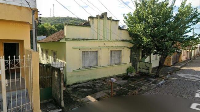 CASA RESIDENCIAL | A.T. 490M² A.C. 102,04M² | CENTRO - FORMIGA/MG R$ 227.272,72